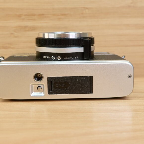 Vintage Minolta Hi-Matic F 35mm Rangefinder Film Camera, Rokkor 38mm f2.7 Lens - Picture 7 of 9